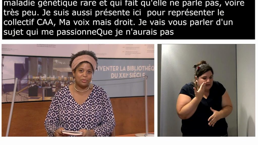 capture d'écran de la retransmission des universités d'été avec Sandrine Eifermann qui intervient, le bandeau de transcription simultanée en haut de l'écran et l'interprète en langue des signes française à droite.